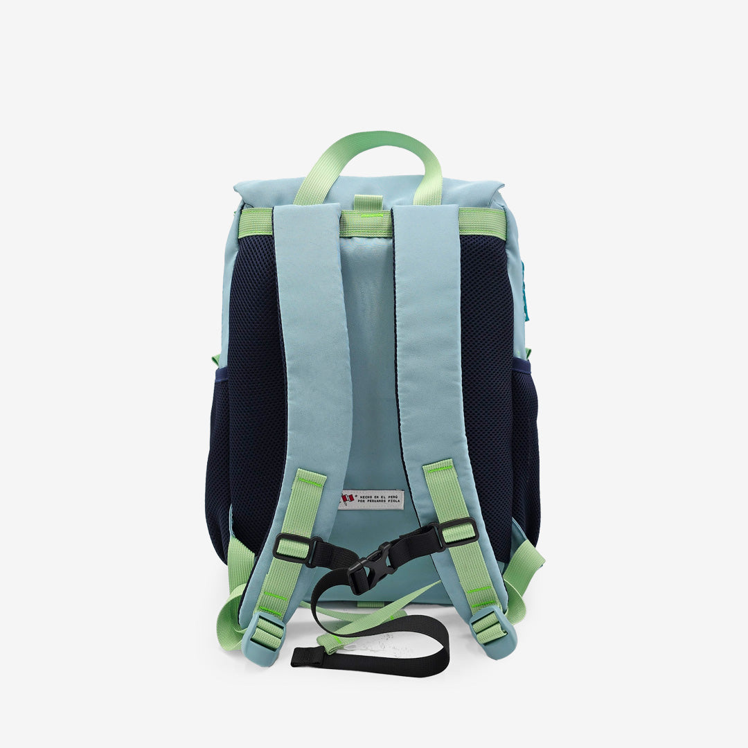 Vista trasera de la mochila Jardín Celeste con correas acolchadas y faja ajustable. Hecha en Perú para acompañarte siempre.