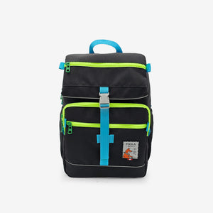 Vista frontal de la mochila Jardín Negra con cierre color lima. Mochila peruana ideal para colegio o salidas urbanas.