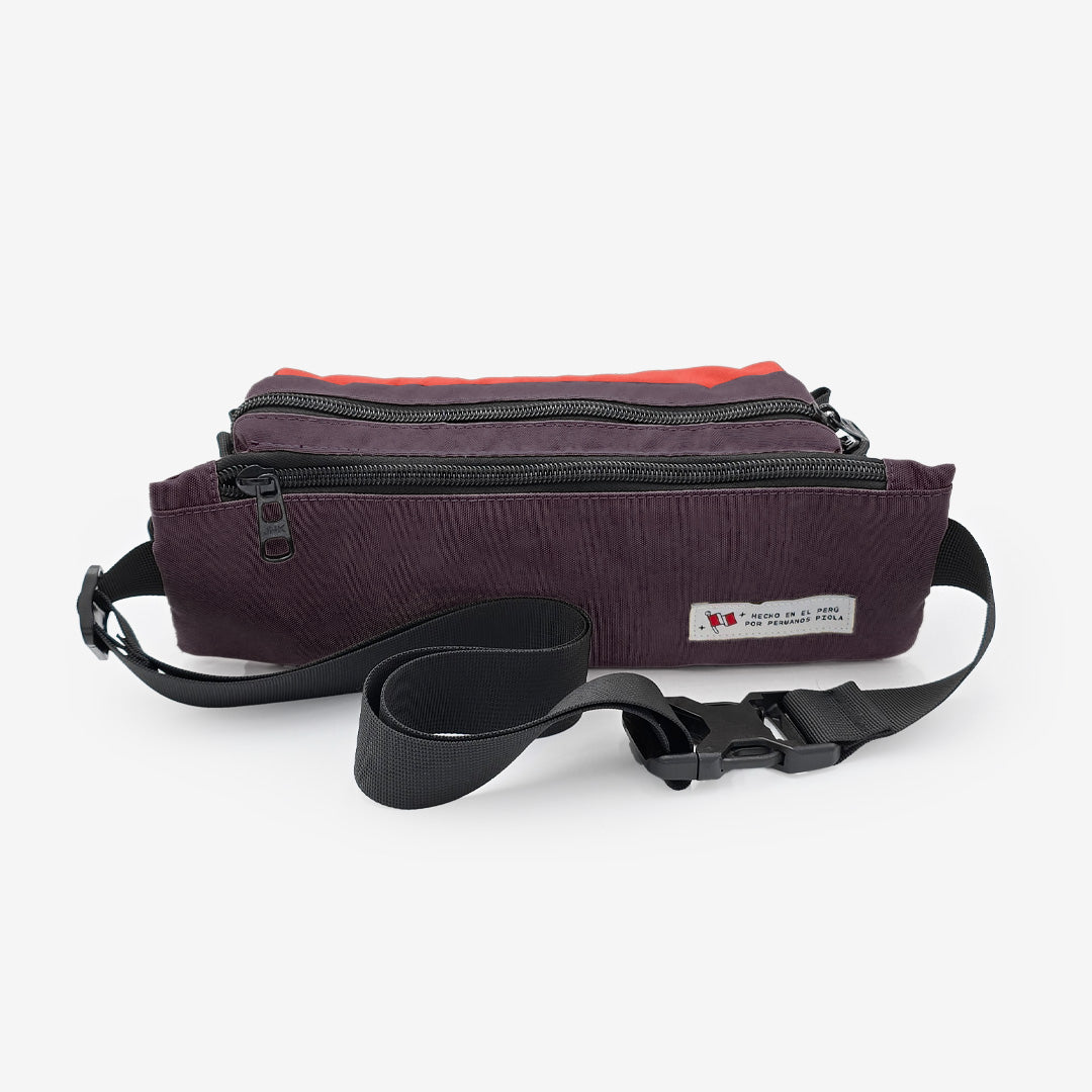 parte posterior del canguro larco color coral con laterales guinda - resistencia y confort para largas caminatas. Fabricado bajo estándares cruelty free por Piola Bags