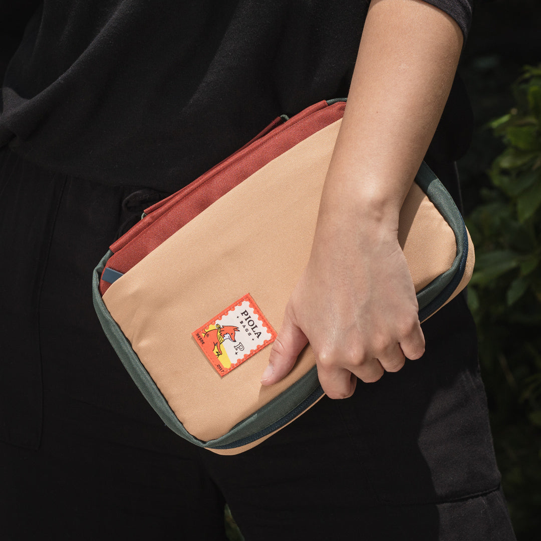Tech Pack Beige-Guinda