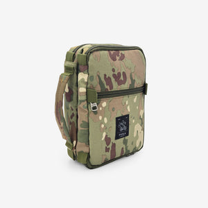 Organizador TechPack camuflado de doble compartimento, ideal para viajes cortos y organización diaria, producto local hecho por Piola Bags