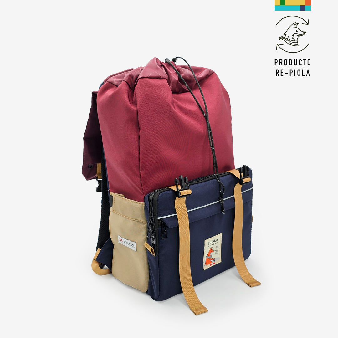 Mochila hecha en Perú vista sin tapa, fabricada con nylon resistente al agua, ideal para viajar y oficina, diseño urbano sostenible.
